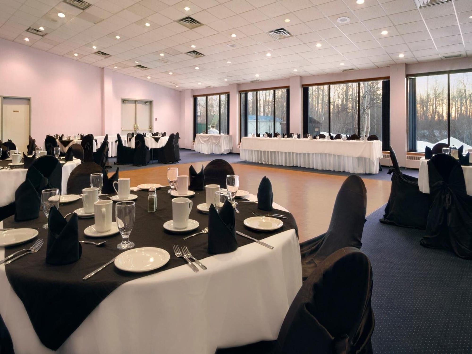 Northern Star Hotel & Convention Center Slave Lake Экстерьер фото
